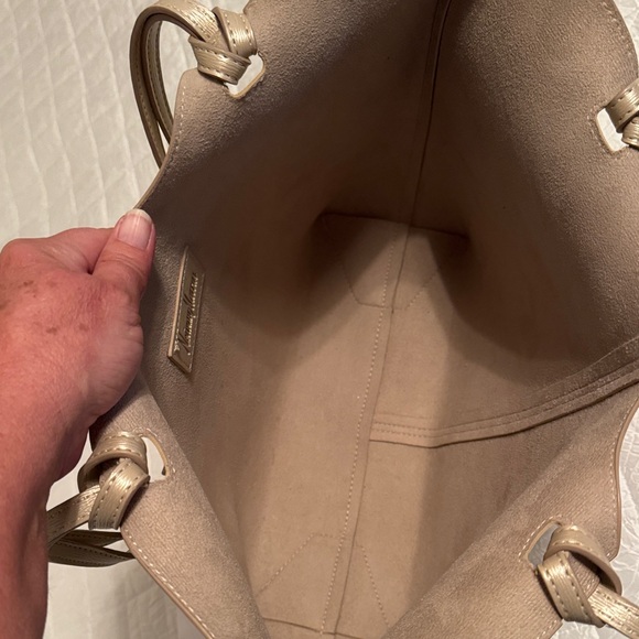 Neiman Marcus champagne shimmer Women's Tote Bag Excellent Condition no callouts - Picture 3 of 7